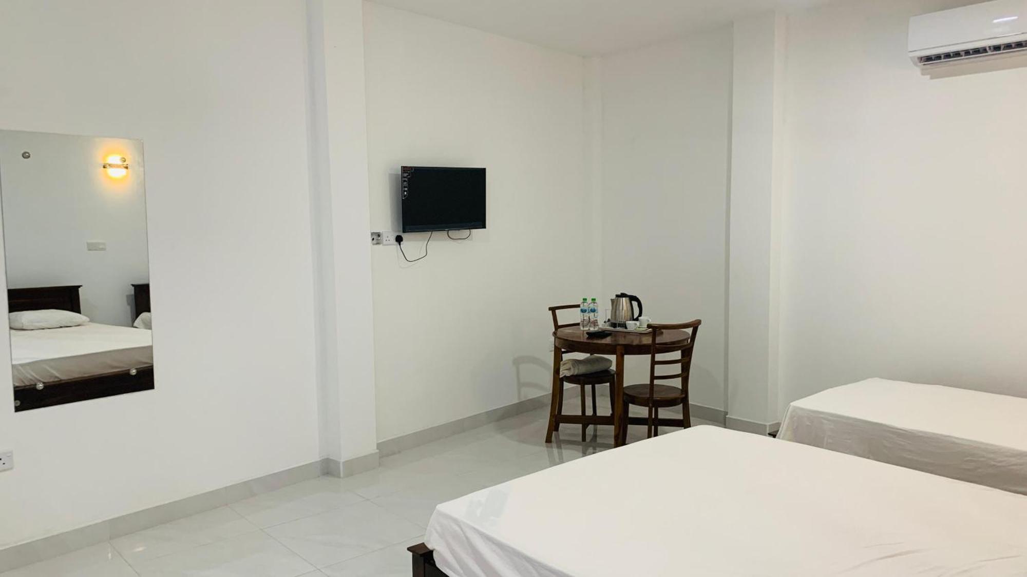 Meridian Holiday Resort Ratnapura Exterior foto